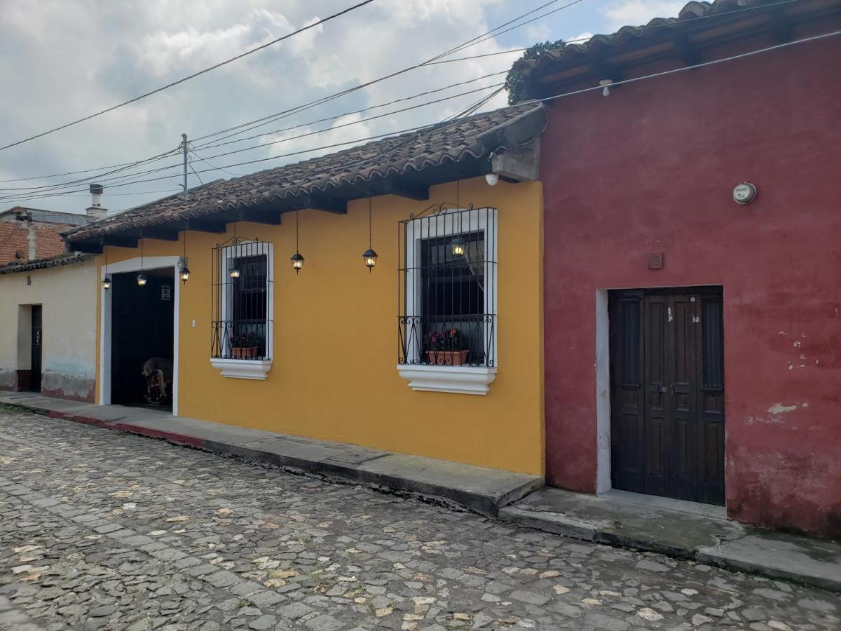 Bed and Breakfast Parrot House Antigua Exterior foto