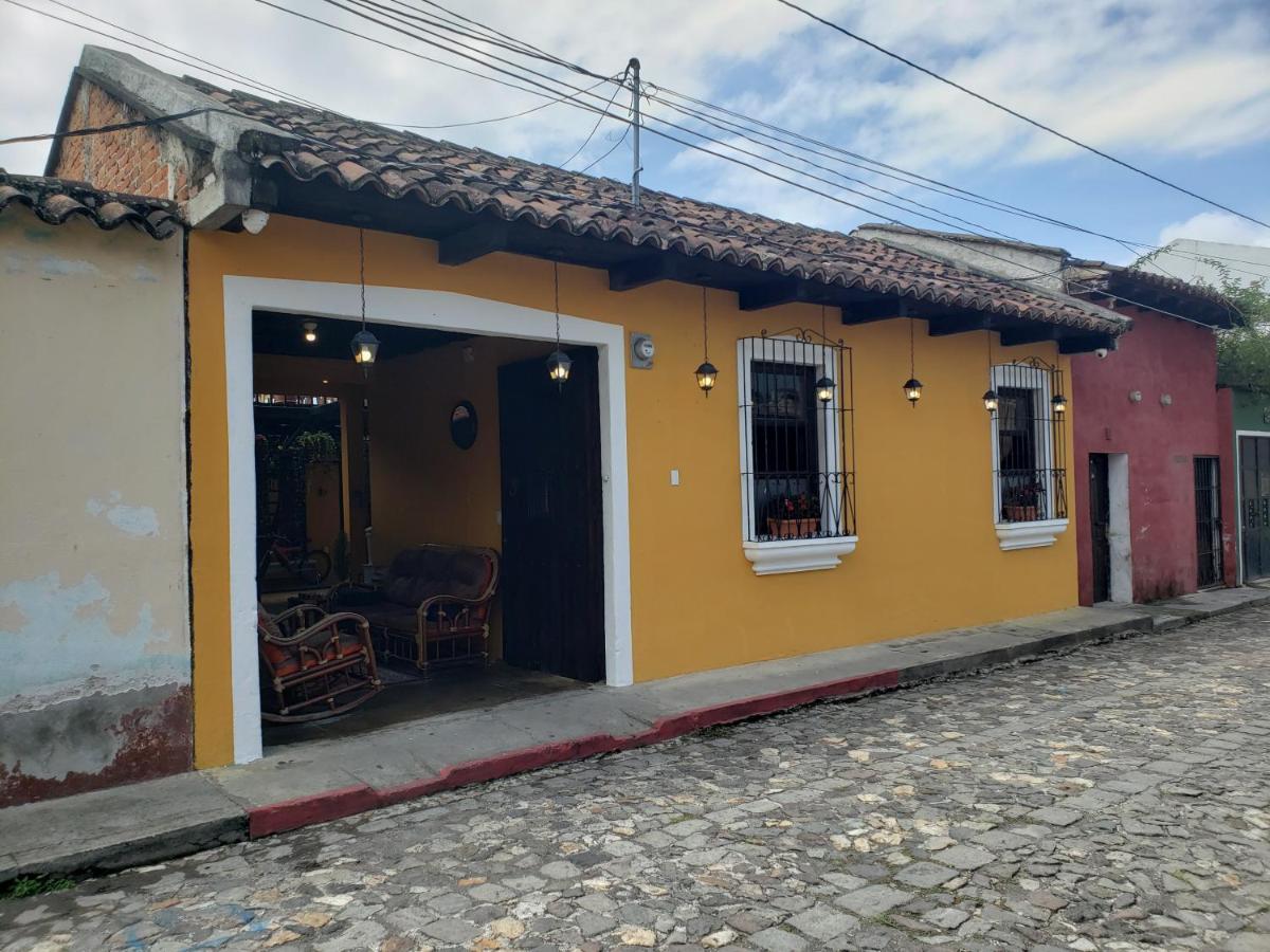 Bed and Breakfast Parrot House Antigua Exterior foto