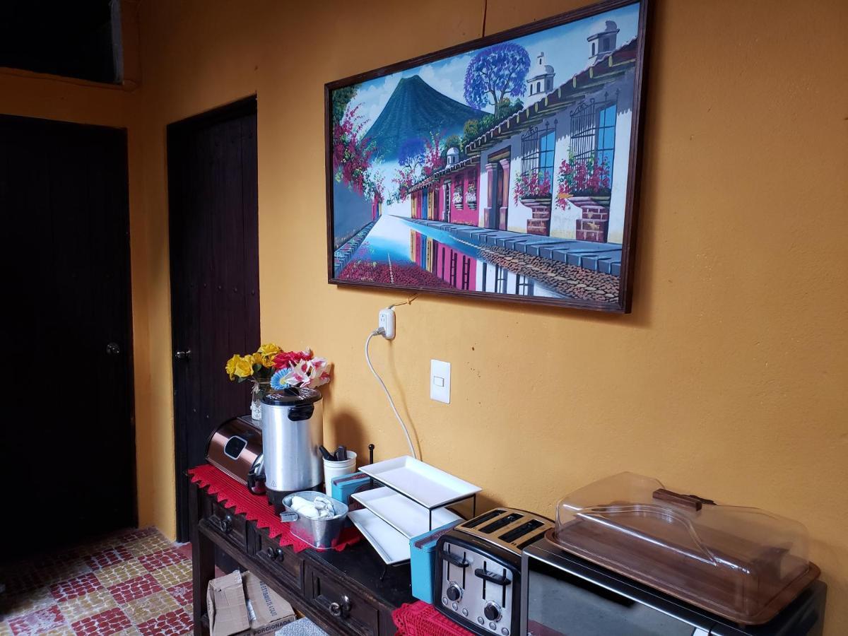 Bed and Breakfast Parrot House Antigua Exterior foto