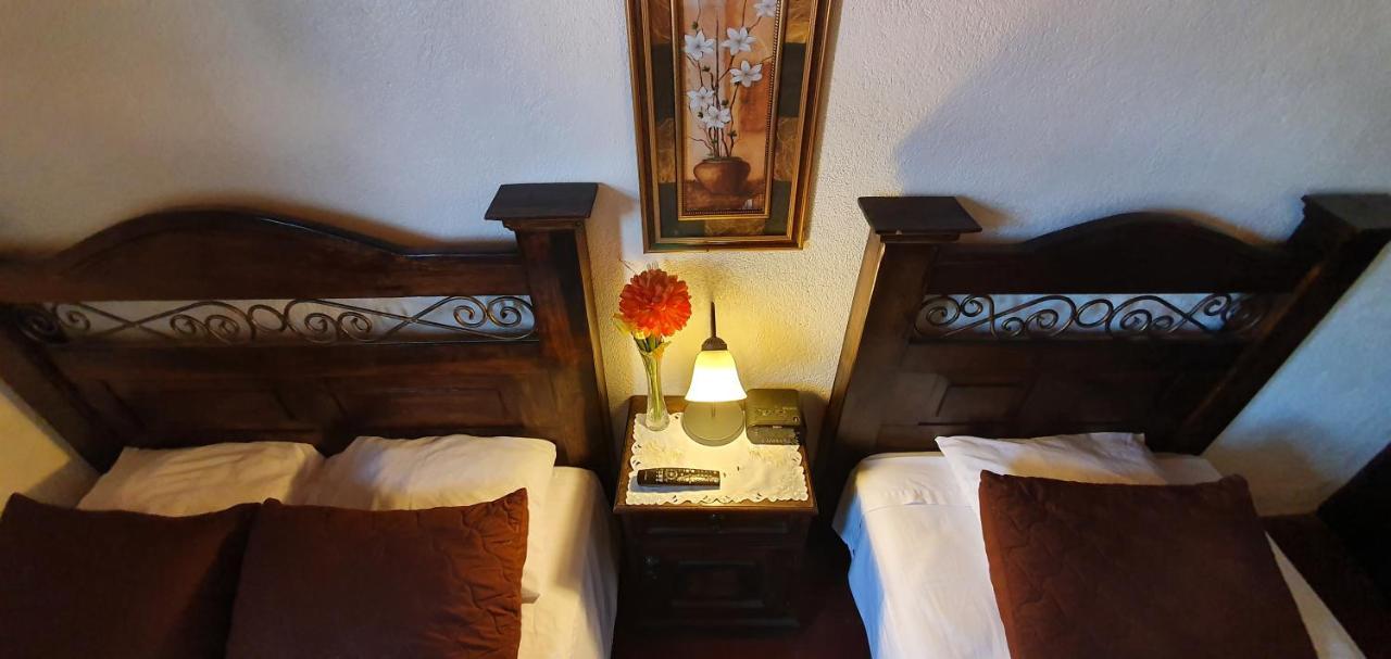 Bed and Breakfast Parrot House Antigua Exterior foto
