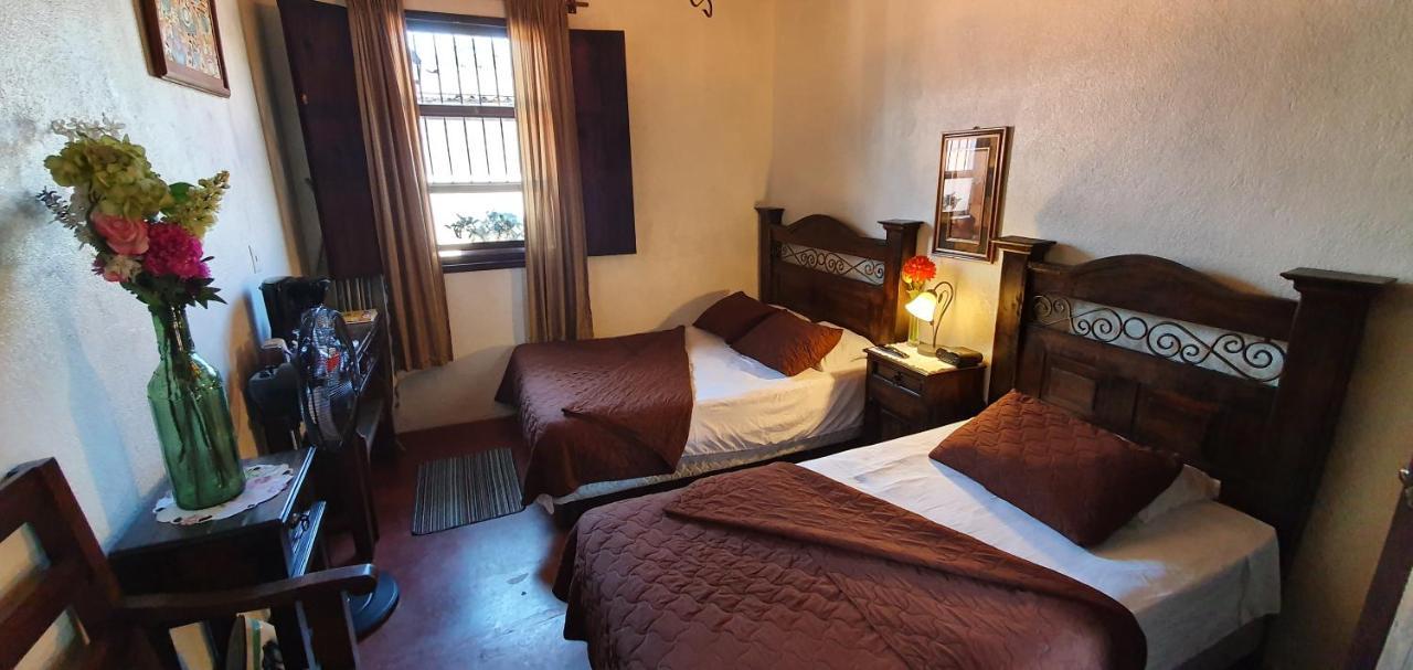 Bed and Breakfast Parrot House Antigua Exterior foto
